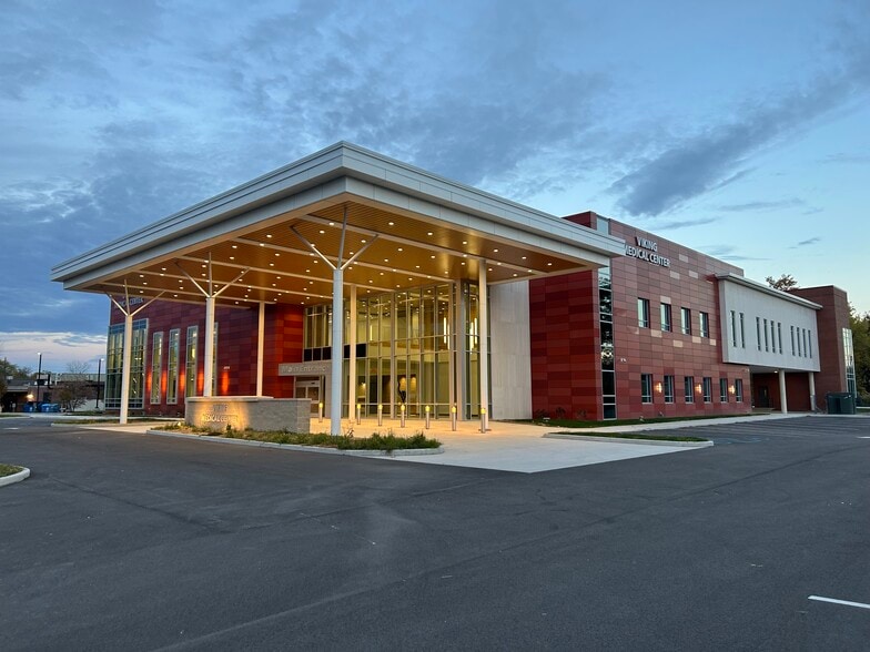 1425 E Glendale Blvd., Valparaiso, IN for lease - Building Photo - Image 1 of 27