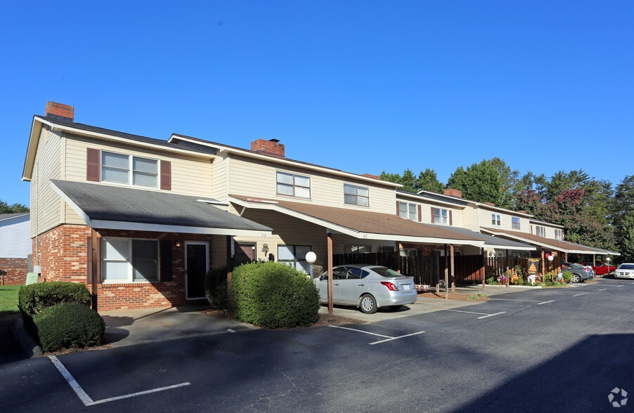 000 Timberline Cir SE, Winston-Salem, NC for sale - Building Photo - Image 3 of 15