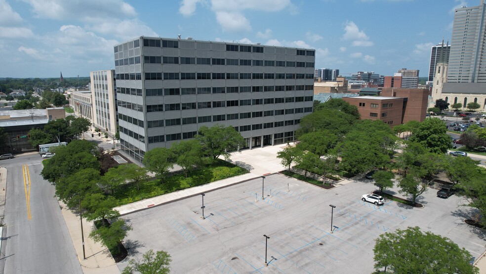 1300 S Clinton St, Fort Wayne, IN for lease - Building Photo - Image 1 of 12