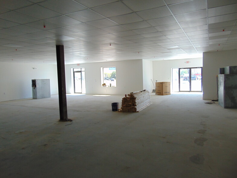 3501 W Broadway Blvd, Sedalia, MO for lease - Interior Photo - Image 2 of 9