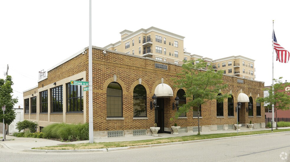 517-525 Ottawa Ave NW, Grand Rapids, MI for sale - Primary Photo - Image 1 of 1