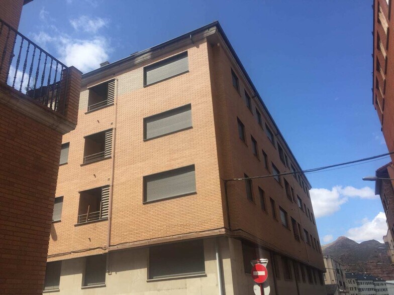 Retail in Nájera for sale - Building Photo - Image 2 of 19