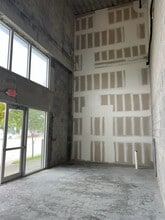 7865 NE 10th Ave, Miami, FL for lease Interior Photo- Image 2 of 3