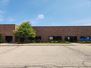 5000-5040 Ashland Way, Franklin, WI for lease Building Photo- Image 2 of 11