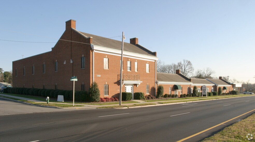 1023-1119 E Wendover Ave, Greensboro, NC for lease - Building Photo - Image 3 of 5