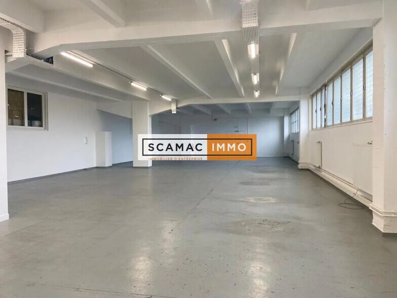 Flex in Vanves for lease - Interior Photo - Image 3 of 7