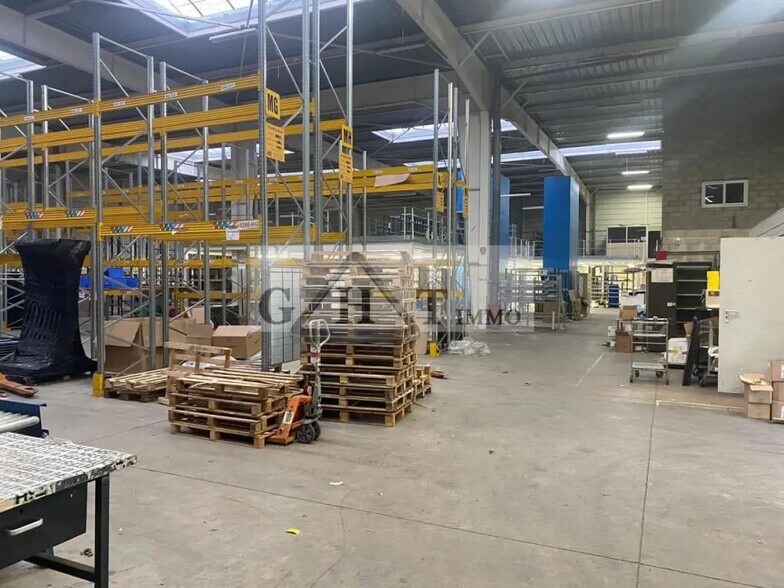 Office in Lisses for lease - Interior Photo - Image 2 of 6