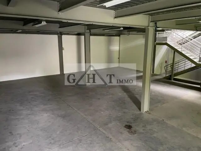 Industrial in Morangis for lease - Interior Photo - Image 2 of 7