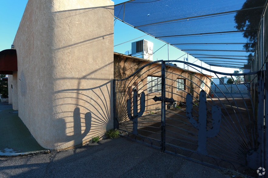 1026 N Columbus Blvd, Tucson, AZ for sale - Building Photo - Image 3 of 51