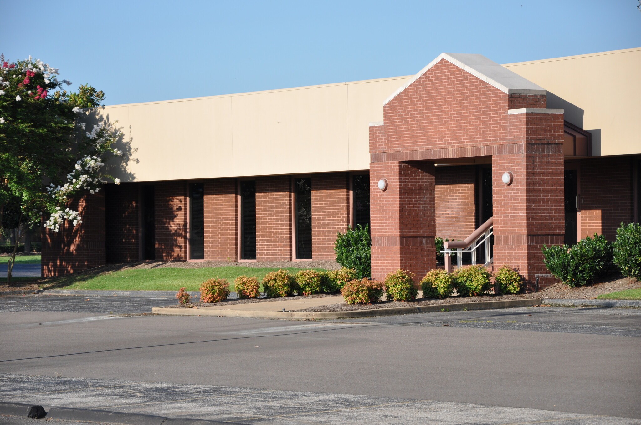 2596 Corporate Ave E, Memphis, TN for sale Building Photo- Image 1 of 1