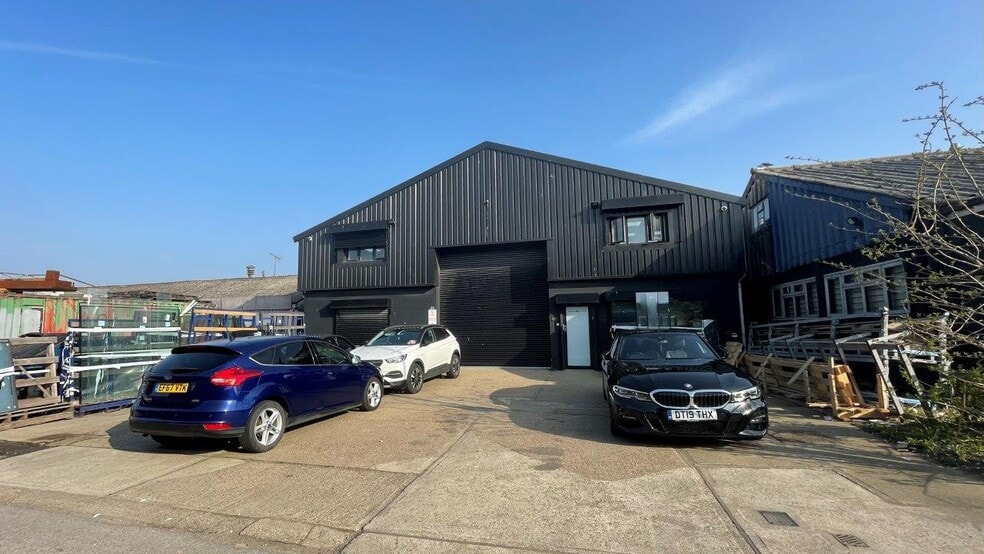 1A Brunel Rd, Benfleet for sale - Building Photo - Image 1 of 1