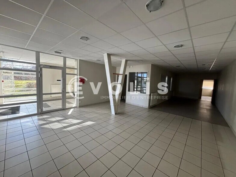 Office in Amiens for lease - Lobby - Image 1 of 4