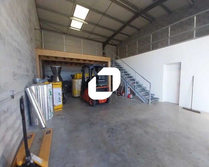 Flex in Eysines for lease - Interior Photo - Image 2 of 9