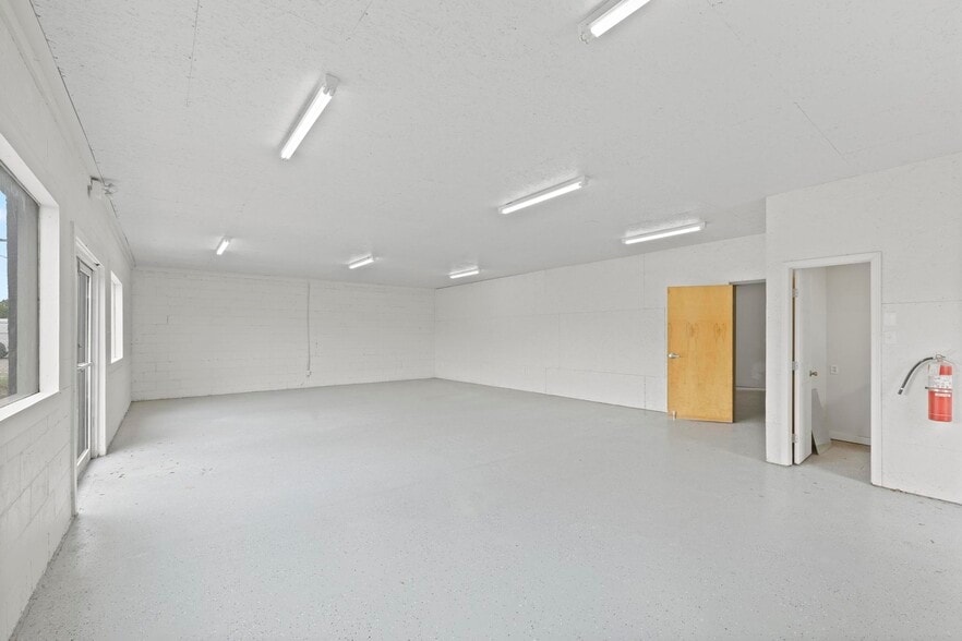 313 S Old Corry Field Rd, Pensacola, FL for lease - Building Photo - Image 3 of 12