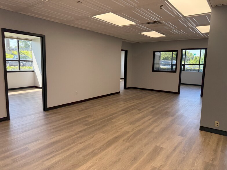 565 Broadhollow Rd, Farmingdale, NY for lease - Building Photo - Image 2 of 6