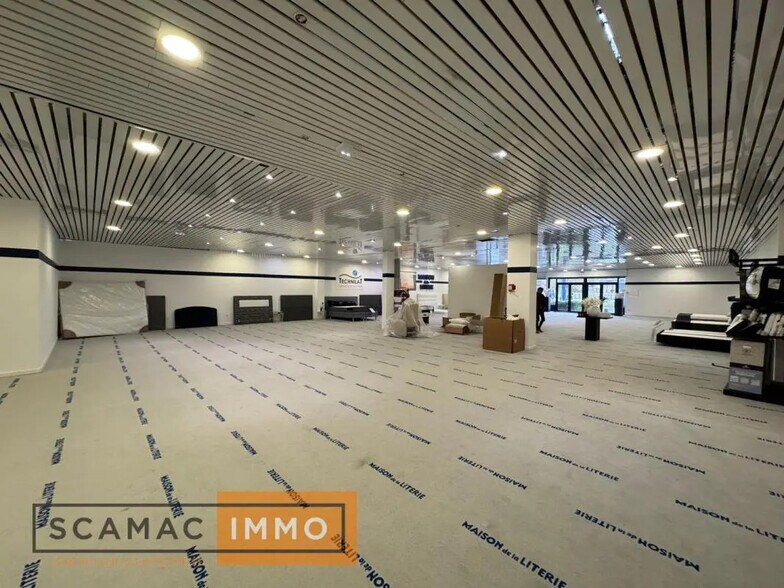 Retail in Pringy for sale - Interior Photo - Image 3 of 7