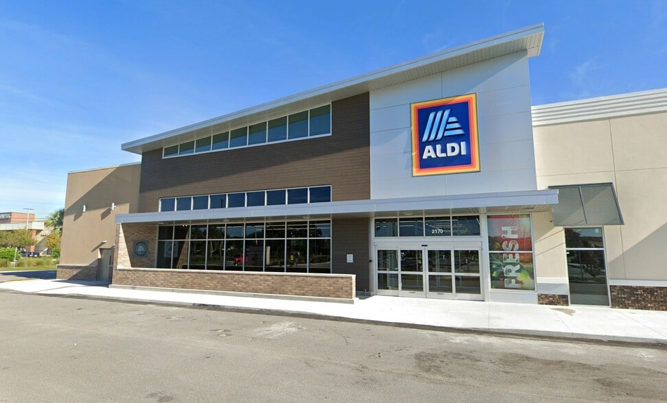 2170-2198 Gulf to Bay Blvd, Clearwater, FL for lease - Building Photo - Image 3 of 7