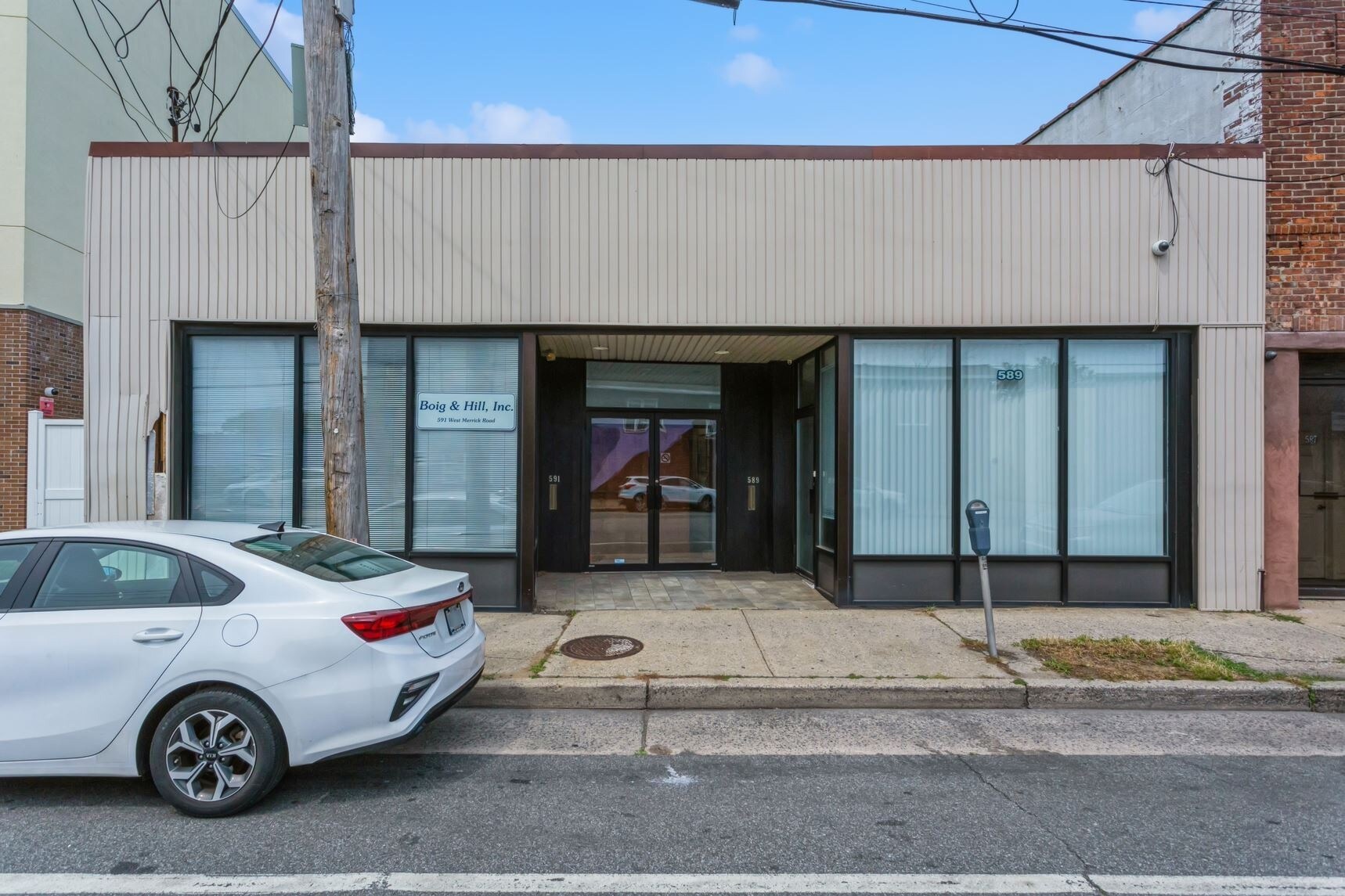 589-591 W Merrick Rd  