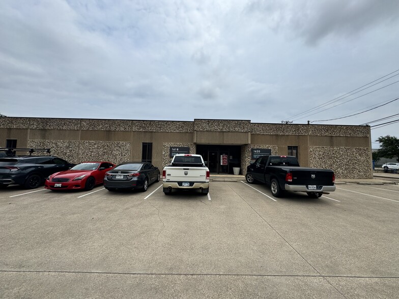 1614-1620 Surveyor Blvd, Carrollton, TX for lease - Building Photo - Image 2 of 10