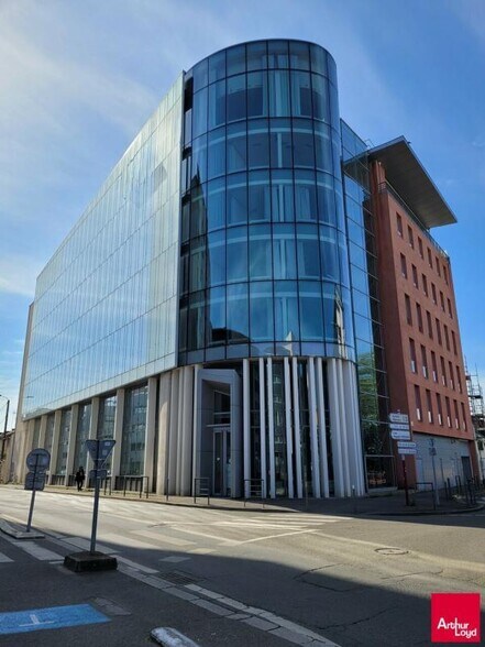 Office in Le Mans for lease - Building Photo - Image 2 of 3