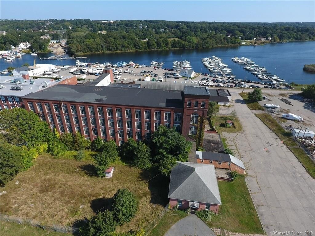 21 Pawcatuck Ave, Pawcatuck, CT 06379