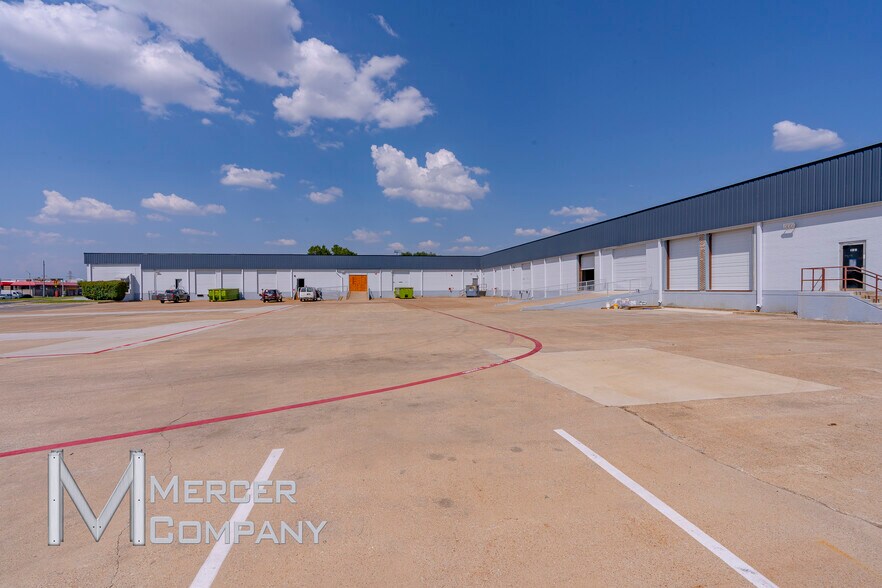 1801 S Great Southwest Pky, Grand Prairie, TX for lease - Building Photo - Image 2 of 19