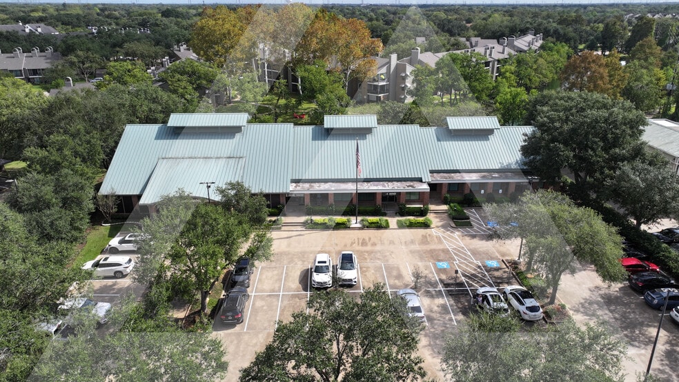 2415 Town Center Dr, Sugar Land, TX for lease - Building Photo - Image 1 of 7