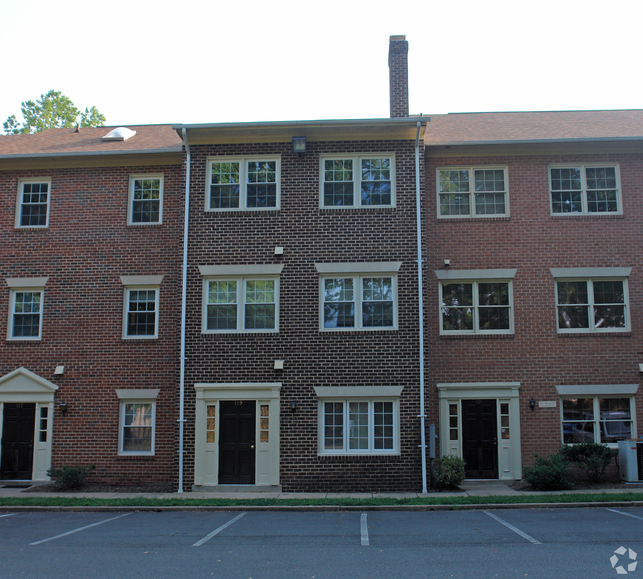 119 Rowell Ct, Falls Church, VA for lease Primary Photo- Image 1 of 3