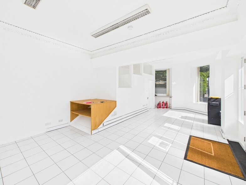 29 Sciennes Rd, Edinburgh for lease - Interior Photo - Image 3 of 6