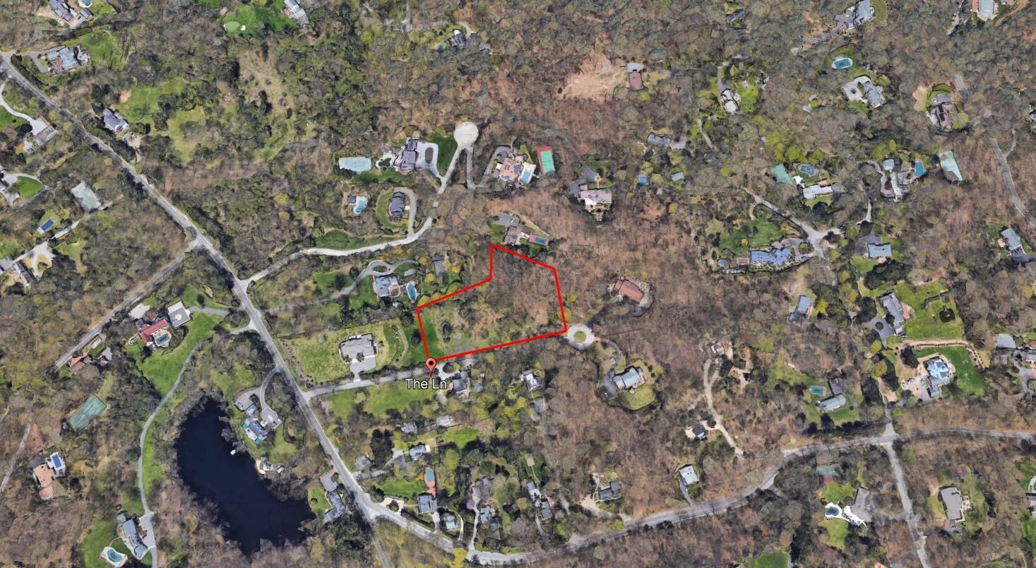 The Ln, Oyster Bay, NY 11771