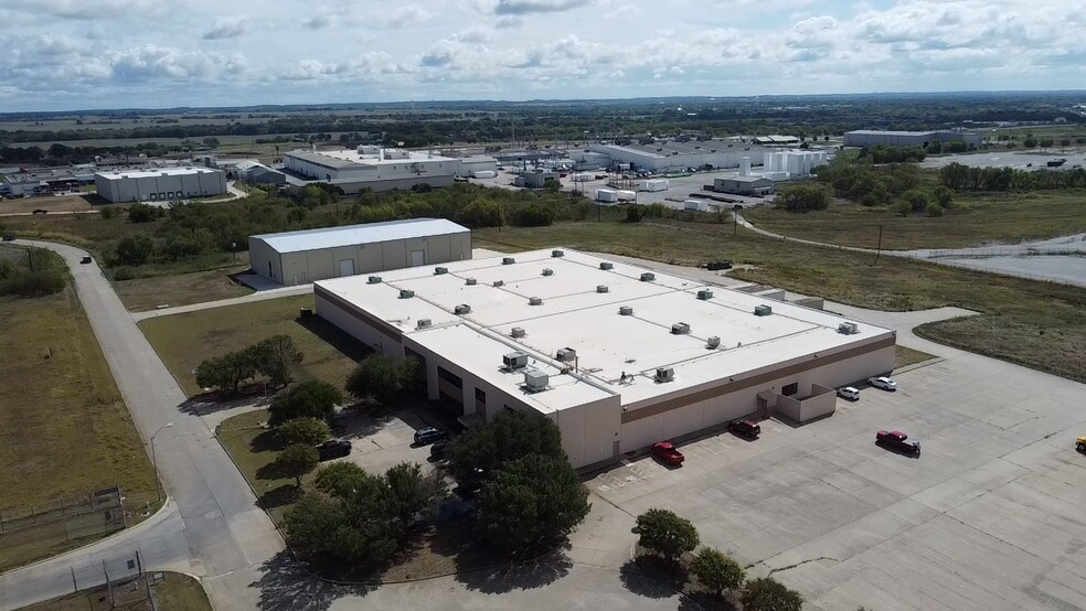 1304 Corporate Dr, Gainesville, TX 76240
