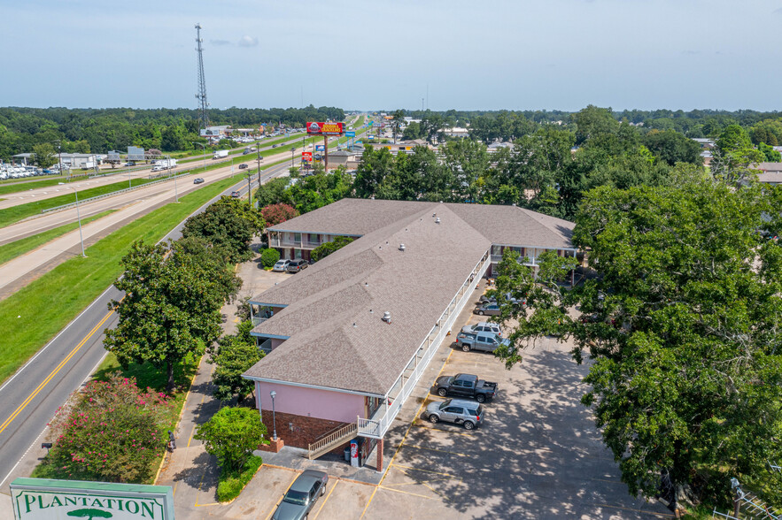 2810 NE Evangeline Trwy, Lafayette, LA for sale - Building Photo - Image 3 of 16