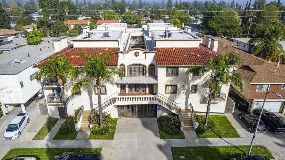 17115 Chatsworth St, Granada Hills, CA for sale - Building Photo - Image 2 of 26