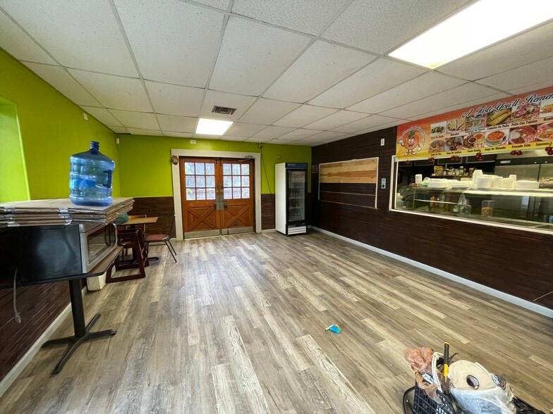 13490 Orange Ave, Fort Pierce, FL for lease - Interior Photo - Image 2 of 23