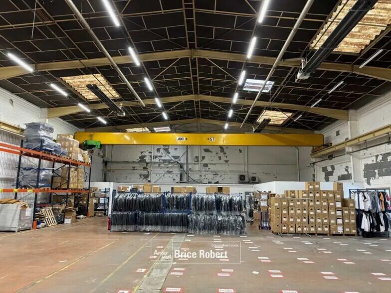 Office in Miribel for lease - Interior Photo - Image 2 of 8