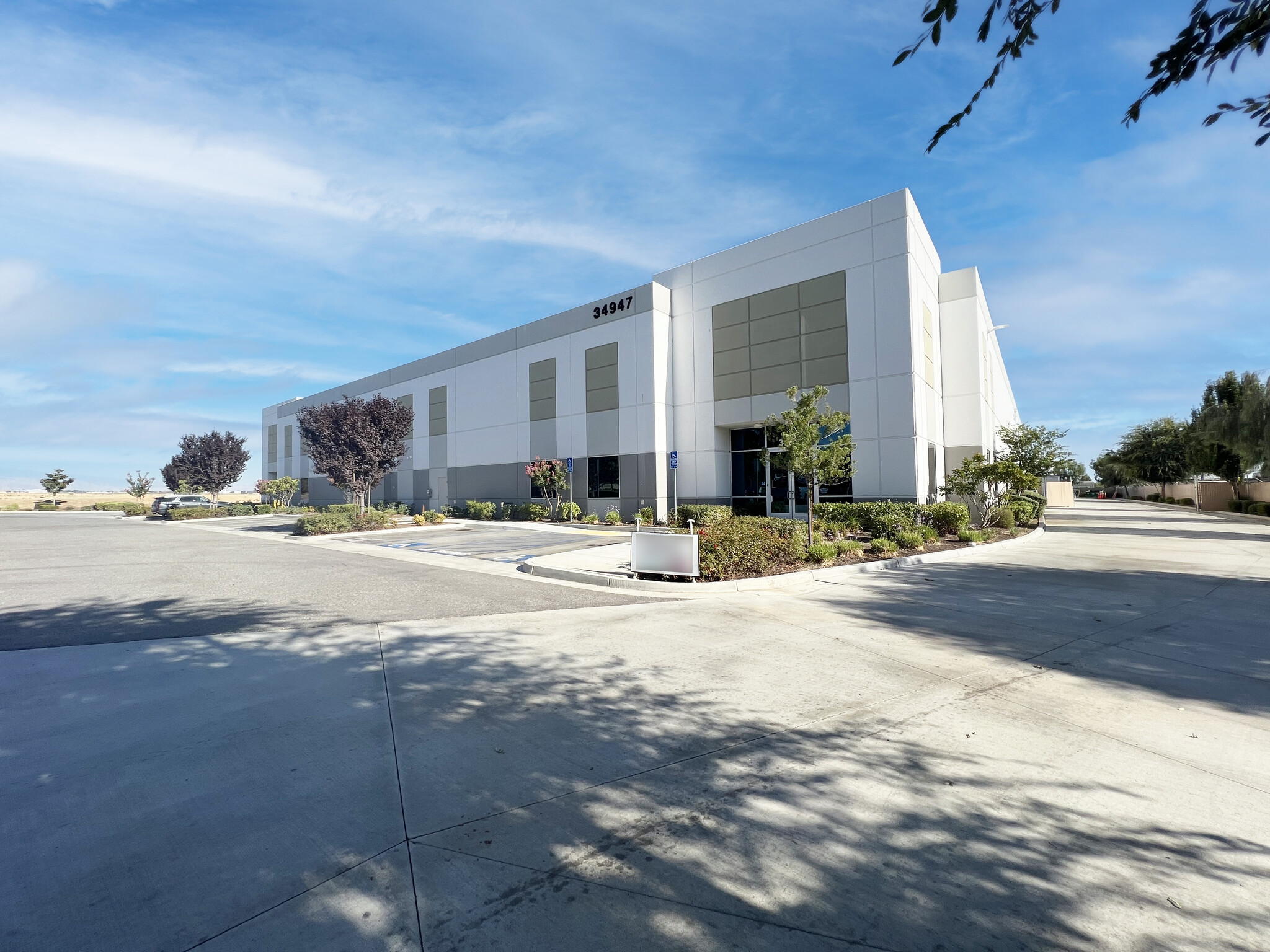 34943-34947 Flyover Ct, Bakersfield, CA for lease Building Photo- Image 1 of 10