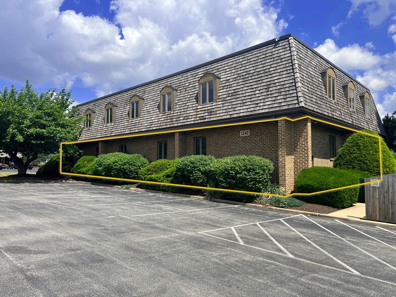 1242 West Chester Pike, West Chester, PA for lease - Building Photo - Image 1 of 13