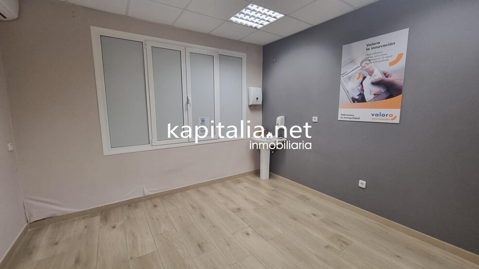 Retail in València for lease - Interior Photo - Image 2 of 7