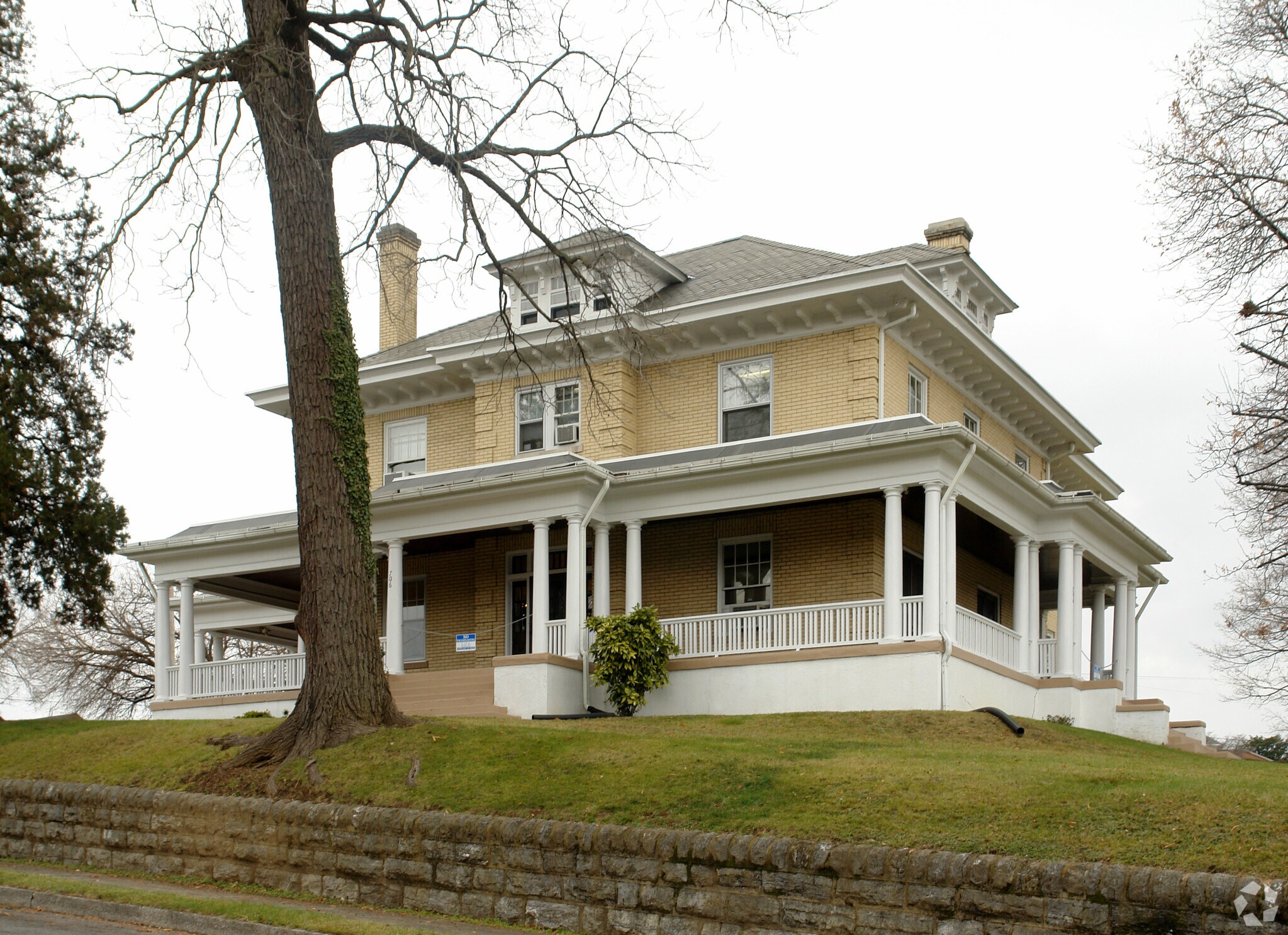 706 Campbell Ave SW, Roanoke, VA for sale Primary Photo- Image 1 of 1