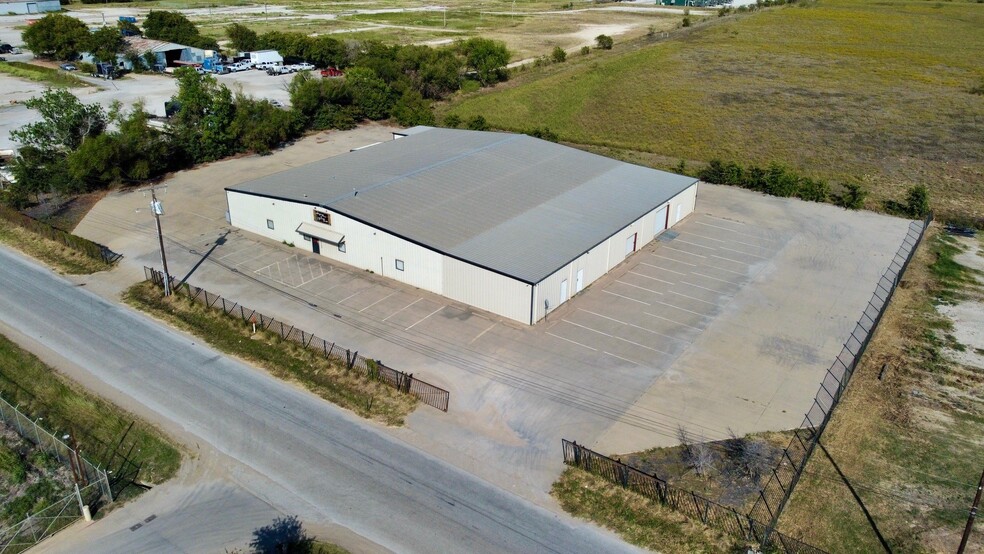 10100 Hicks Field Rd, Fort Worth, TX for lease - Building Photo - Image 1 of 14