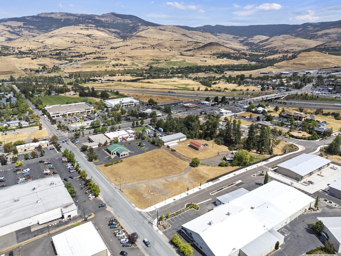 2 Lots  10080882 &  10080874 Rd, Ashland, OR for sale Building Photo- Image 1 of 6