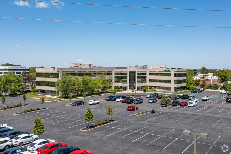 10 Lake Center Executive Pky, Marlton, NJ for lease - Building Photo - Image 2 of 4