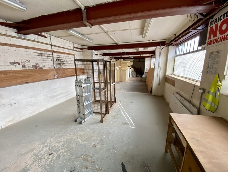 Greenfield Rd, Colne for lease - Interior Photo - Image 2 of 4