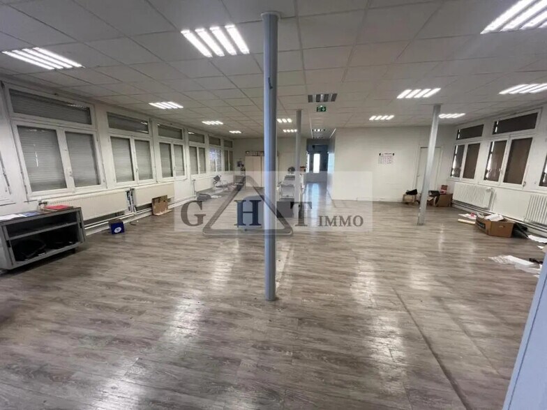 Office in Mareuil-lès-Meaux for lease - Interior Photo - Image 3 of 4