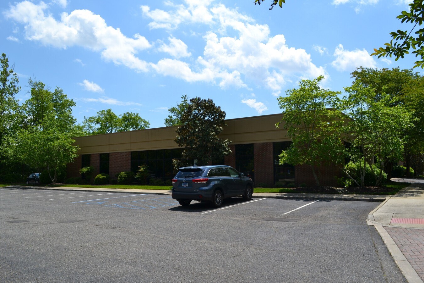 21 Manhattan Sq, Hampton, VA 23666