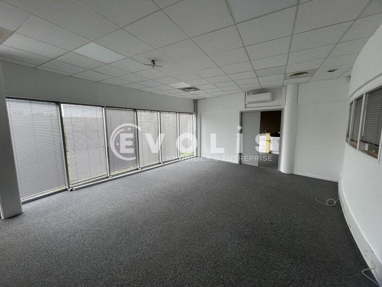 Office in Mérignac for lease - Interior Photo - Image 2 of 5