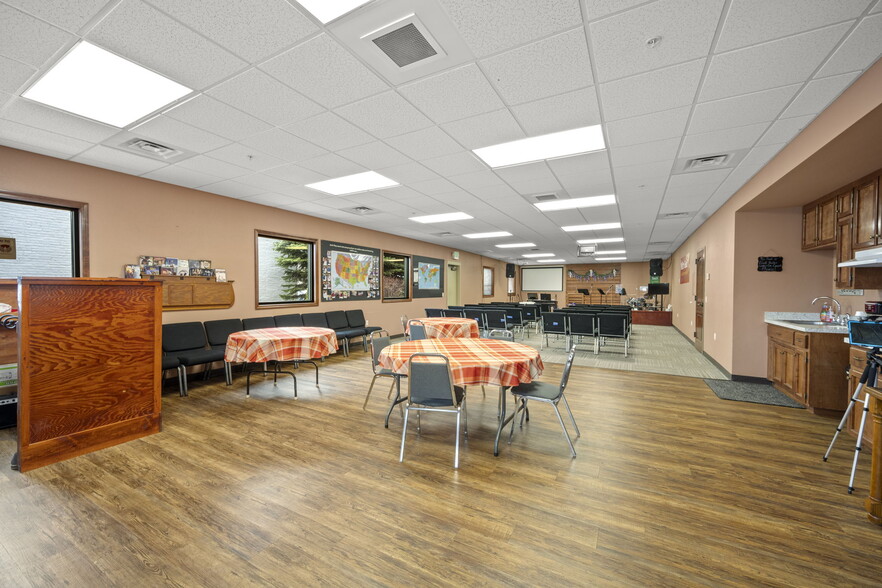 8052 W Main St, Rathdrum, ID for sale - Interior Photo - Image 3 of 57