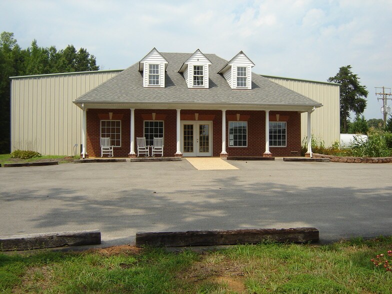 4160 Old Buckingham Rd, Powhatan, VA for sale - Primary Photo - Image 1 of 1