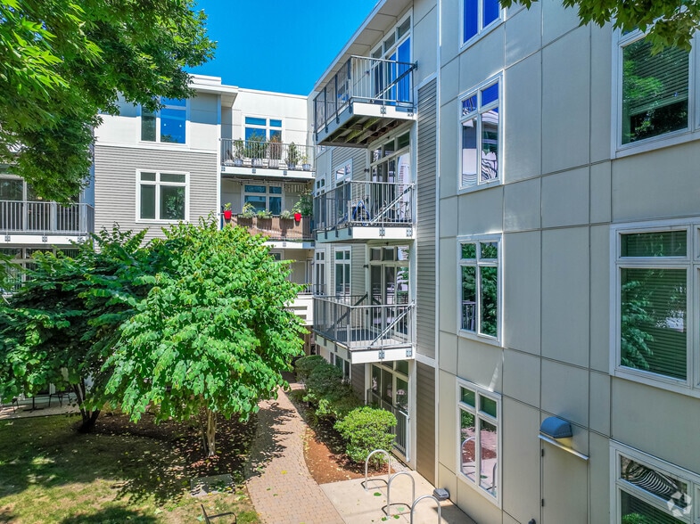 7 Cameron Ave, Cambridge, MA for sale - Primary Photo - Image 1 of 22