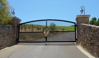 Black Ridge Vineyard Estates - Convenience Store
